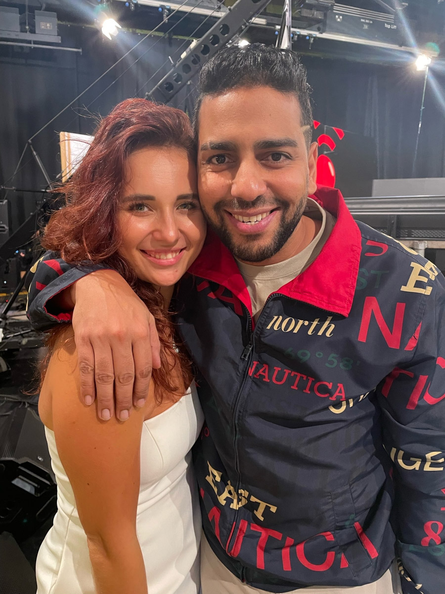 Ролик с танцем Валерии Лебедевой, снятый на концерте в Доминикане, набрал больше трех с половиной миллионов просмотров в социальных сетях. И это только за первые дни. Выступление владимирской девушки на сцене вместе с известным исполнителем бачаты принесло ей невероятную популярность. Теперь Леру как настоящую звезду приглашают на местные радиостанции и телевидение.