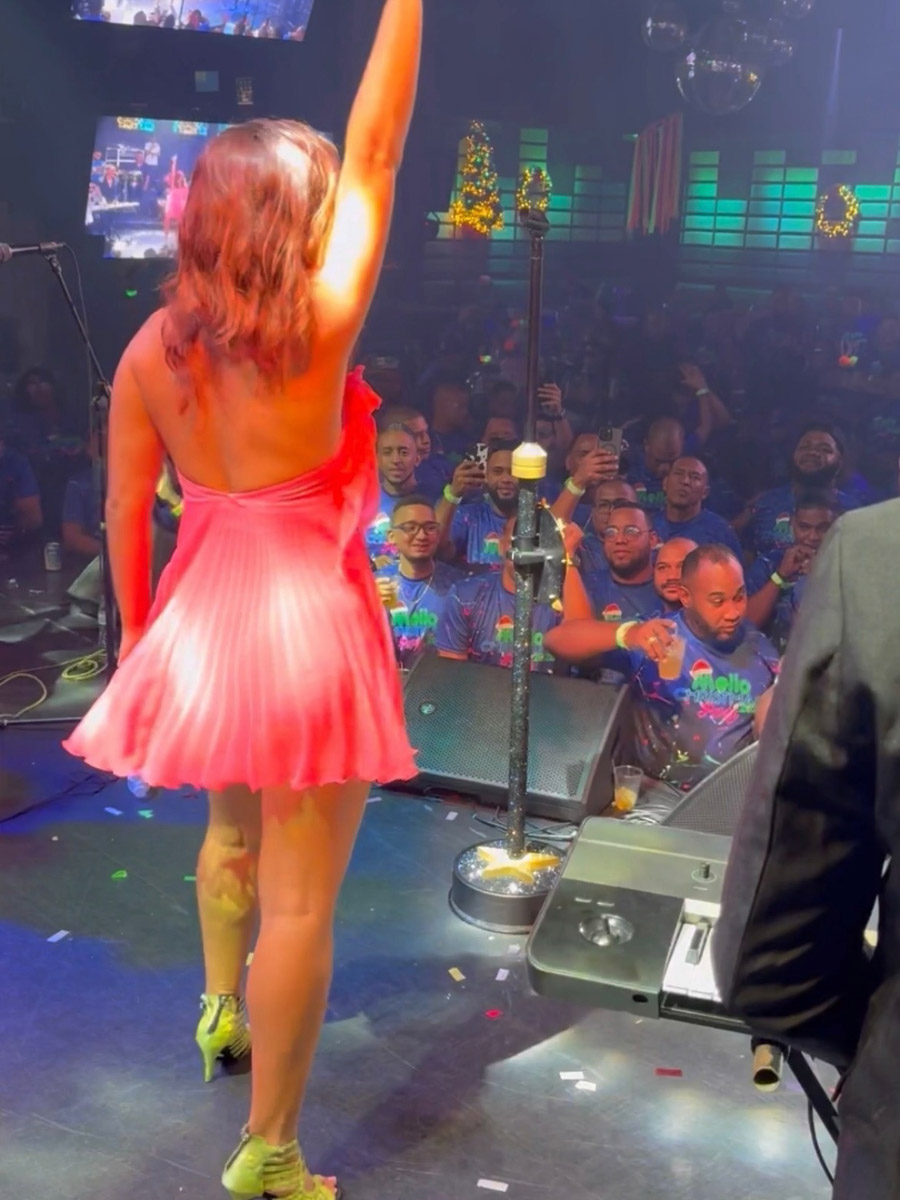 Ролик с танцем Валерии Лебедевой, снятый на концерте в Доминикане, набрал больше трех с половиной миллионов просмотров в социальных сетях. И это только за первые дни. Выступление владимирской девушки на сцене вместе с известным исполнителем бачаты принесло ей невероятную популярность. Теперь Леру как настоящую звезду приглашают на местные радиостанции и телевидение.