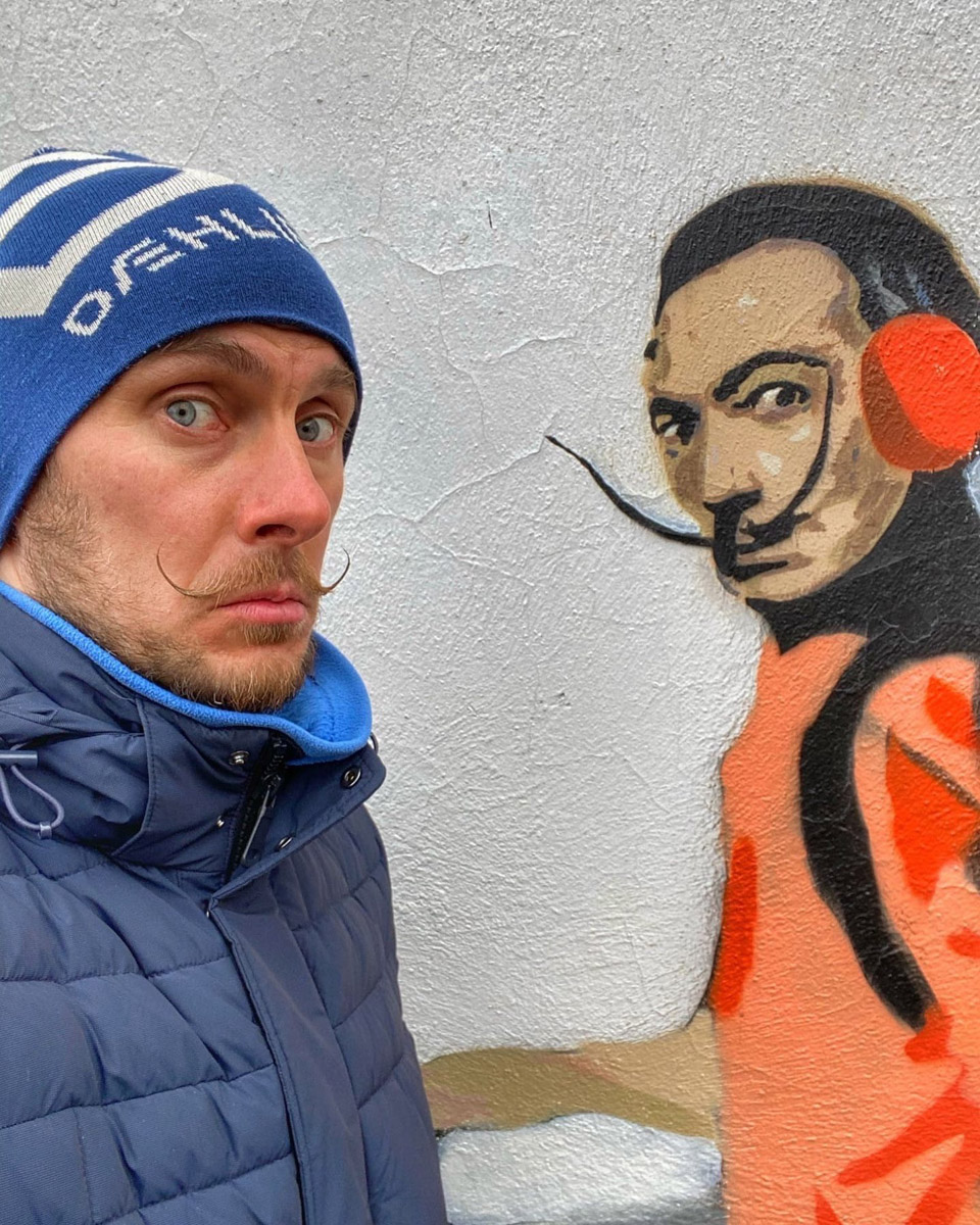 YouTube стал чуть ли не главной образовательной средой современного мира. По видео осваивают кулинарию, оттачивают дикцию, постигают науки. Полезным контентом делятся и блогеры, связанные с 33-м регионом. Сегодня мы расскажем вам про их деятельность на одном из самых популярных ресурсов в интернете.