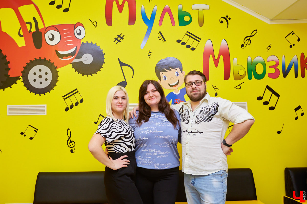 YouTube стал чуть ли не главной образовательной средой современного мира. По видео осваивают кулинарию, оттачивают дикцию, постигают науки. Полезным контентом делятся и блогеры, связанные с 33-м регионом. Сегодня мы расскажем вам про их деятельность на одном из самых популярных ресурсов в интернете.