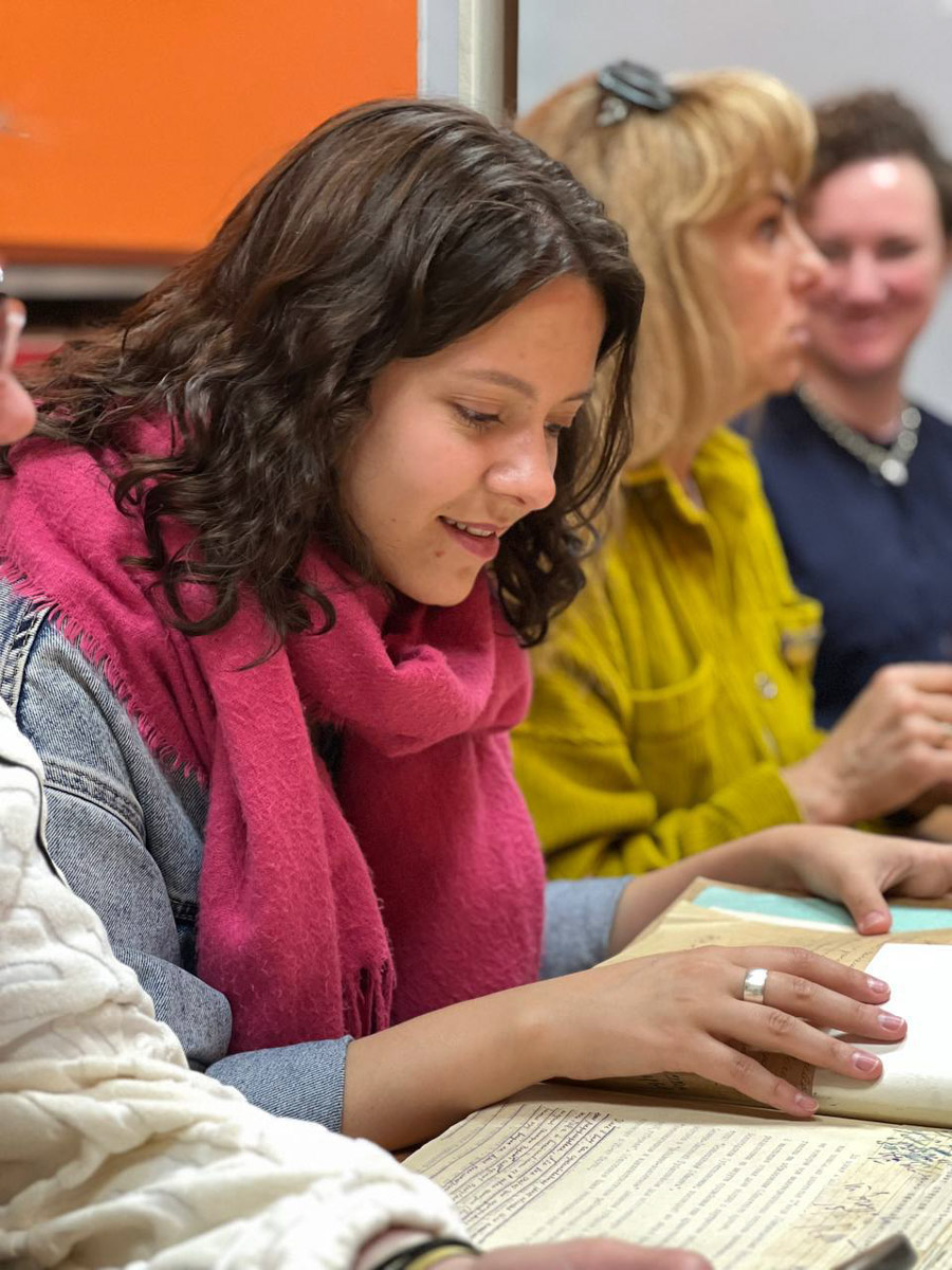 YouTube стал чуть ли не главной образовательной средой современного мира. По видео осваивают кулинарию, оттачивают дикцию, постигают науки. Полезным контентом делятся и блогеры, связанные с 33-м регионом. Сегодня мы расскажем вам про их деятельность на одном из самых популярных ресурсов в интернете.