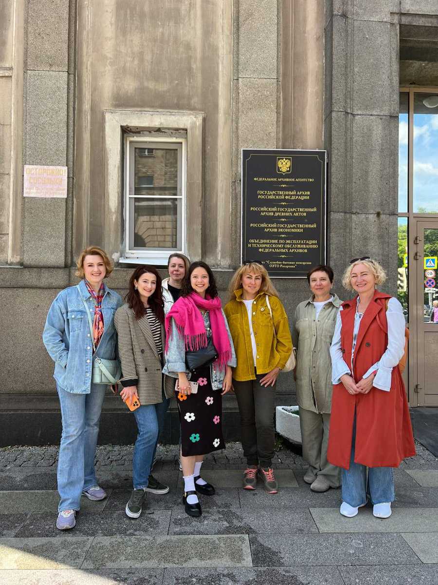 YouTube стал чуть ли не главной образовательной средой современного мира. По видео осваивают кулинарию, оттачивают дикцию, постигают науки. Полезным контентом делятся и блогеры, связанные с 33-м регионом. Сегодня мы расскажем вам про их деятельность на одном из самых популярных ресурсов в интернете.