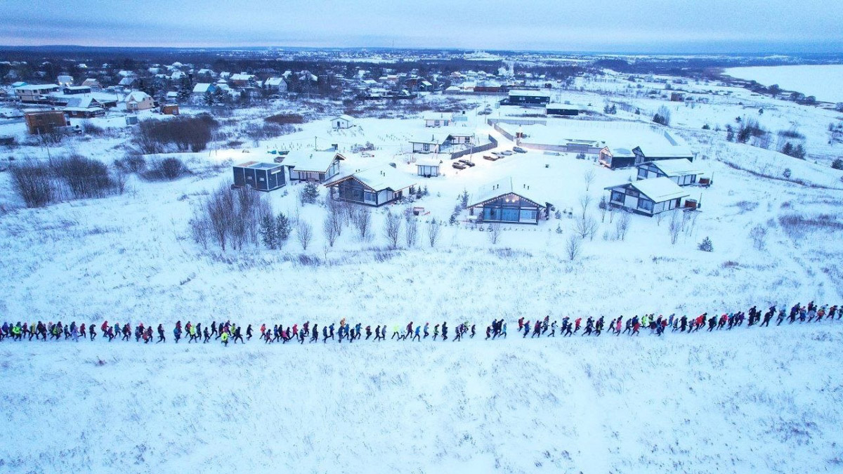 Владимирский бегун Дмитрий Шунин завершил год победой на самом массовом зимнем марафоне России Mad Fox Ultra. Спортсмен в третий раз первым преодолел 40 км по пересеченной местности и поднялся на высшую строчку престижного соревнования несмотря на сложные погодные условия. Передвигаться трейлраннерам пришлось в ледяной дождь, метель и по сугробам.