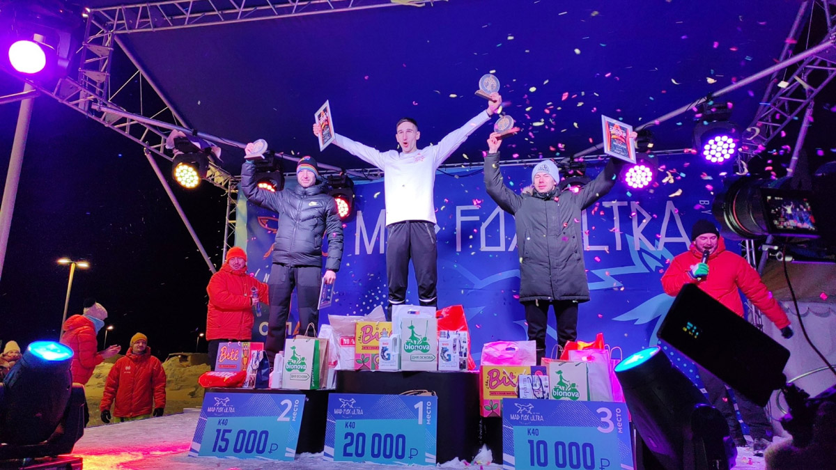 Владимирский бегун Дмитрий Шунин завершил год победой на самом массовом зимнем марафоне России Mad Fox Ultra. Спортсмен в третий раз первым преодолел 40 км по пересеченной местности и поднялся на высшую строчку престижного соревнования несмотря на сложные погодные условия. Передвигаться трейлраннерам пришлось в ледяной дождь, метель и по сугробам.