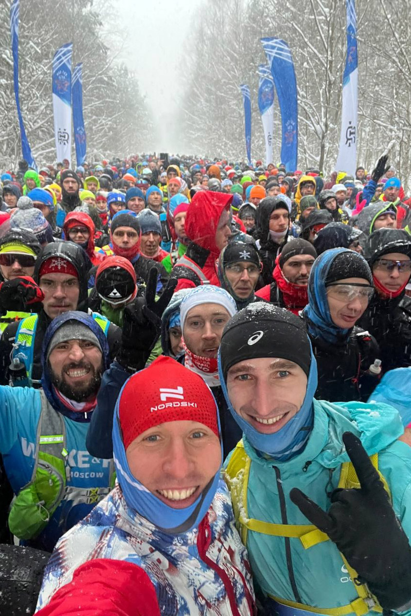 Владимирский бегун Дмитрий Шунин завершил год победой на самом массовом зимнем марафоне России Mad Fox Ultra. Спортсмен в третий раз первым преодолел 40 км по пересеченной местности и поднялся на высшую строчку престижного соревнования несмотря на сложные погодные условия. Передвигаться трейлраннерам пришлось в ледяной дождь, метель и по сугробам.