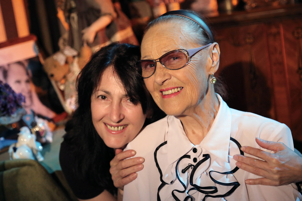 На носу у Суздаля еще одна весомая дата — 60 лет работы в кино. Дебютировал он в 1964 году сразу с тремя шедеврами. О том, как провинциальный город стал одной из крупнейших съемочных площадок, решила рассказать команда из Москвы. Ребята создали документальный фильм и поделились подробностями о нем с нашим изданием.