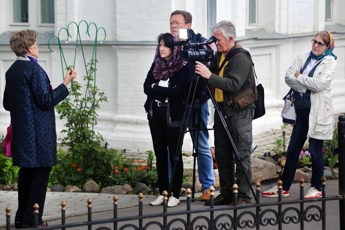 На носу у Суздаля еще одна весомая дата — 60 лет работы в кино. Дебютировал он в 1964 году сразу с тремя шедеврами. О том, как провинциальный город стал одной из крупнейших съемочных площадок, решила рассказать команда из Москвы. Ребята создали документальный фильм и поделились подробностями о нем с нашим изданием.