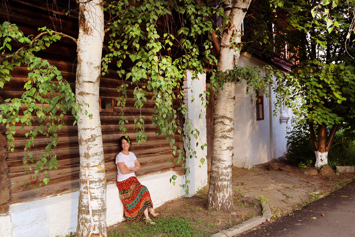 На носу у Суздаля еще одна весомая дата — 60 лет работы в кино. Дебютировал он в 1964 году сразу с тремя шедеврами. О том, как провинциальный город стал одной из крупнейших съемочных площадок, решила рассказать команда из Москвы. Ребята создали документальный фильм и поделились подробностями о нем с нашим изданием.