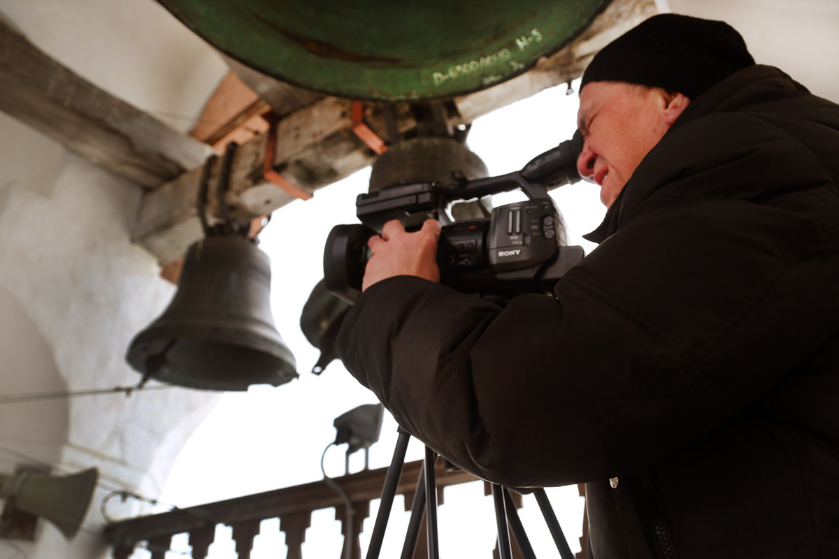 На носу у Суздаля еще одна весомая дата — 60 лет работы в кино. Дебютировал он в 1964 году сразу с тремя шедеврами. О том, как провинциальный город стал одной из крупнейших съемочных площадок, решила рассказать команда из Москвы. Ребята создали документальный фильм и поделились подробностями о нем с нашим изданием.