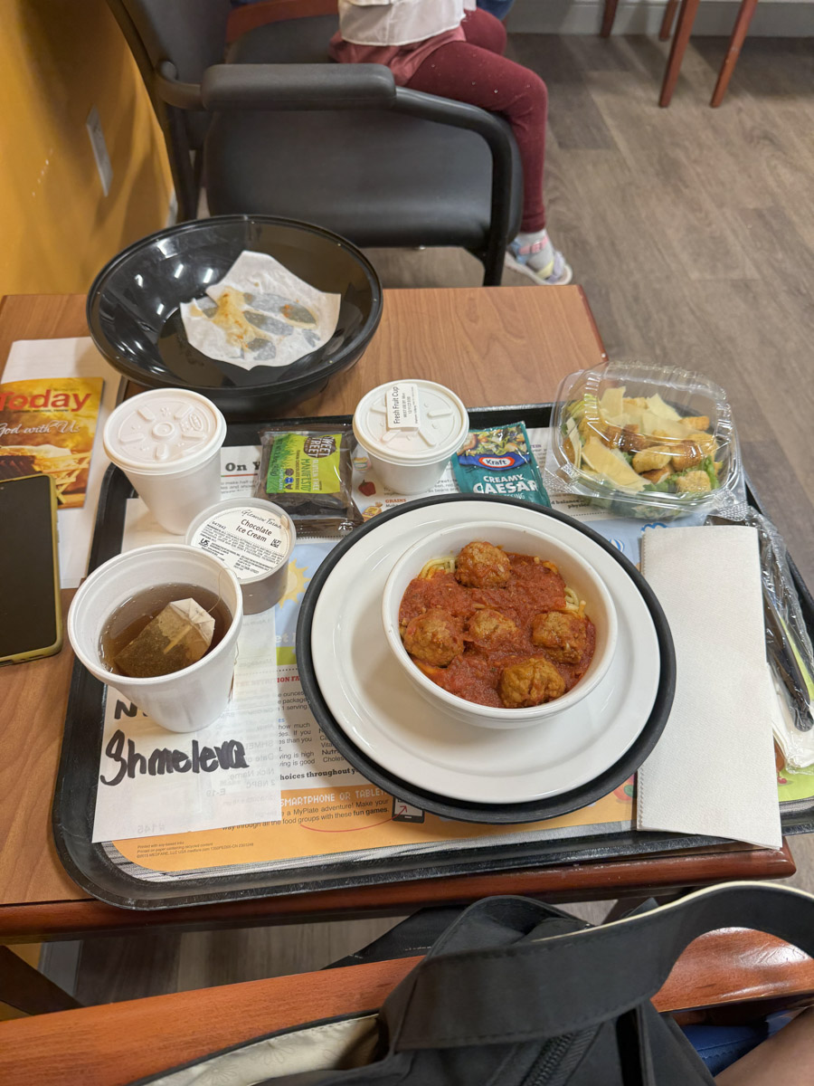 Владимирские тревел-блогеры Никита и Юлия Красновы, переехавшие в США в 2021 году, недавно стали родителями. Как протекают месяцы ожидания и в каких условиях ребенок появляется на свет в стране за океаном? Об этом мы побеседовали с новоиспеченной молодой мамой.