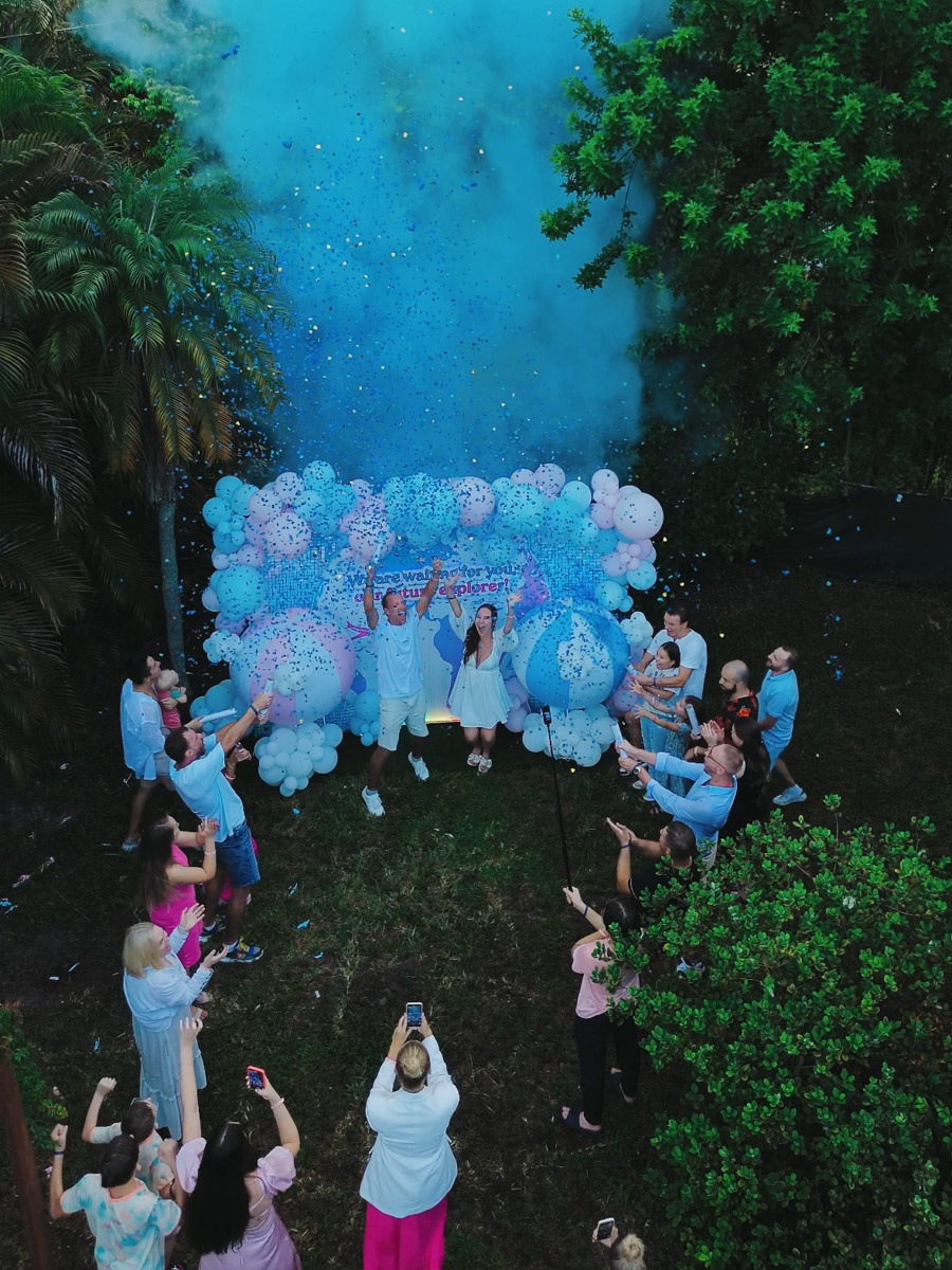 Владимирские тревел-блогеры Никита и Юлия Красновы, переехавшие в США в 2021 году, недавно стали родителями. Как протекают месяцы ожидания и в каких условиях ребенок появляется на свет в стране за океаном? Об этом мы побеседовали с новоиспеченной молодой мамой.