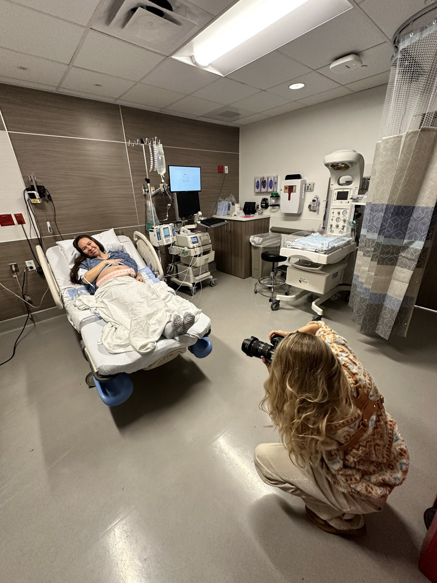 Владимирские тревел-блогеры Никита и Юлия Красновы, переехавшие в США в 2021 году, недавно стали родителями. Как протекают месяцы ожидания и в каких условиях ребенок появляется на свет в стране за океаном? Об этом мы побеседовали с новоиспеченной молодой мамой.