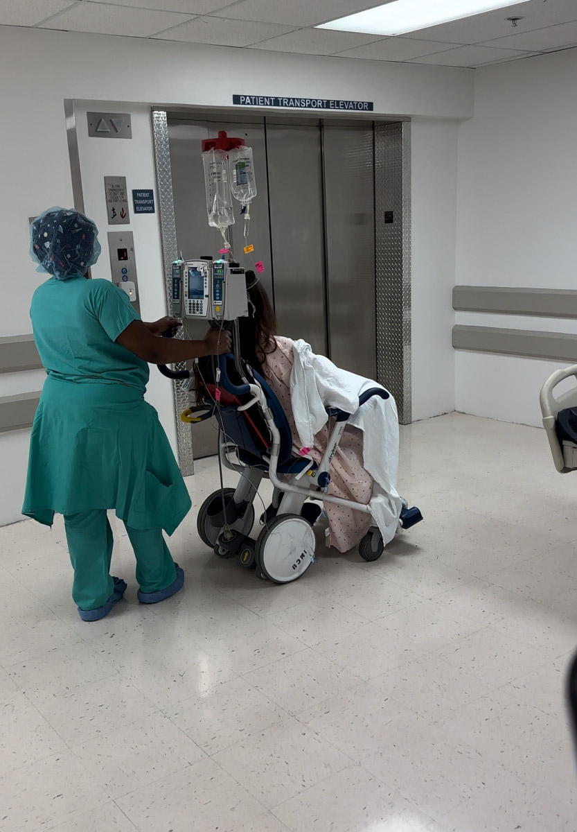 Владимирские тревел-блогеры Никита и Юлия Красновы, переехавшие в США в 2021 году, недавно стали родителями. Как протекают месяцы ожидания и в каких условиях ребенок появляется на свет в стране за океаном? Об этом мы побеседовали с новоиспеченной молодой мамой.