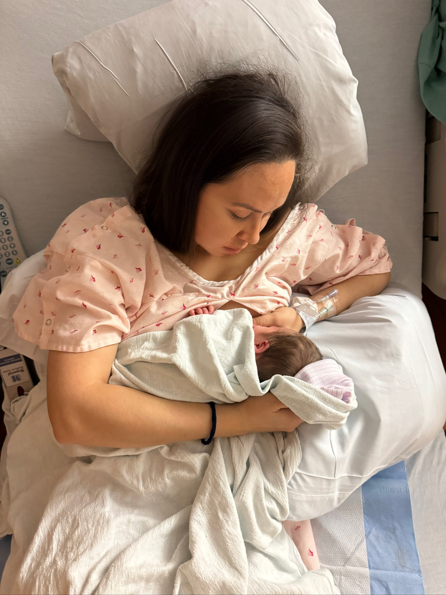 Владимирские тревел-блогеры Никита и Юлия Красновы, переехавшие в США в 2021 году, недавно стали родителями. Как протекают месяцы ожидания и в каких условиях ребенок появляется на свет в стране за океаном? Об этом мы побеседовали с новоиспеченной молодой мамой.