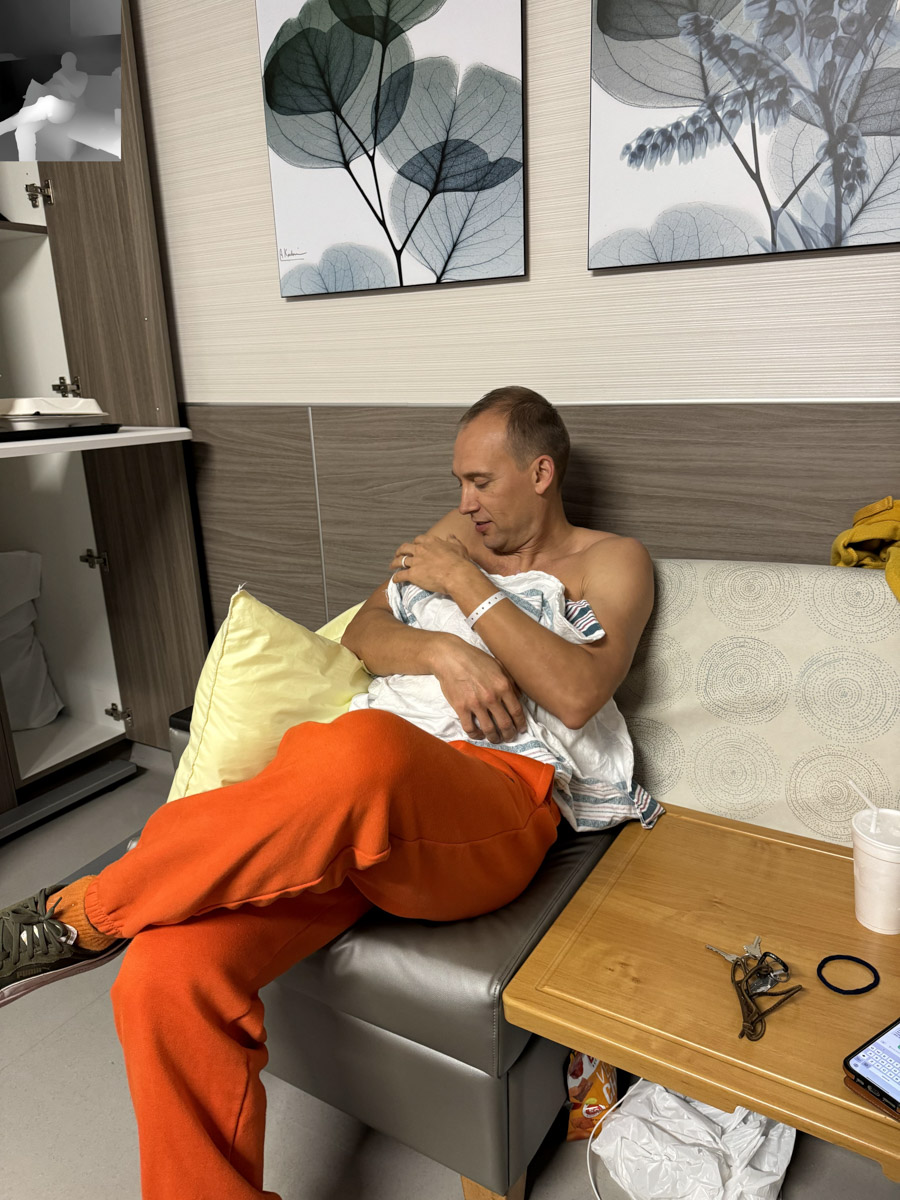 Владимирские тревел-блогеры Никита и Юлия Красновы, переехавшие в США в 2021 году, недавно стали родителями. Как протекают месяцы ожидания и в каких условиях ребенок появляется на свет в стране за океаном? Об этом мы побеседовали с новоиспеченной молодой мамой.