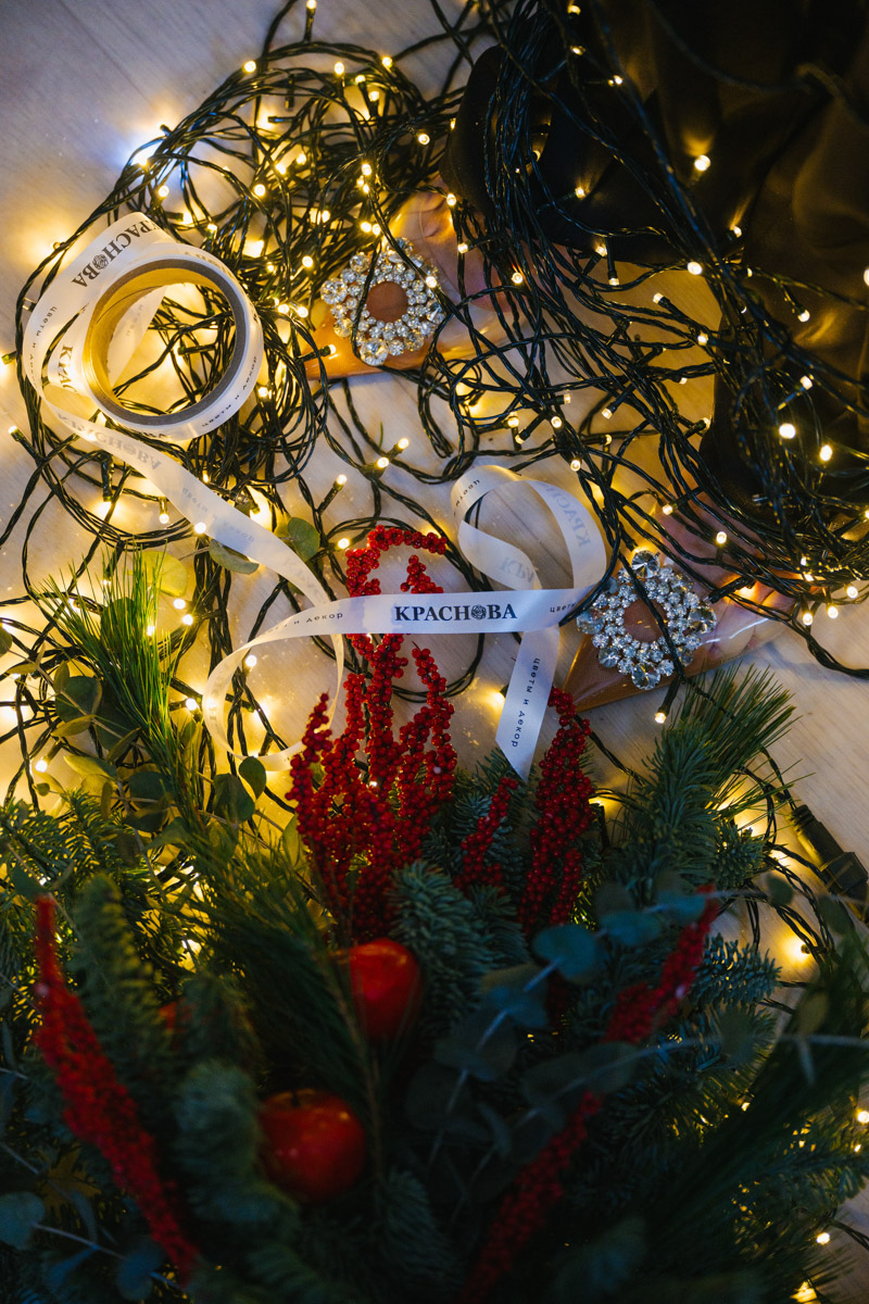 До Нового года рукой подать. Первым делом планируем поход за подарками в торговые центры. В этом году они потрясают своим ярким убранством, о котором позаботились профессиональные декораторы. Впрочем, волшебства они добавили и другим популярным владимирским локациям.