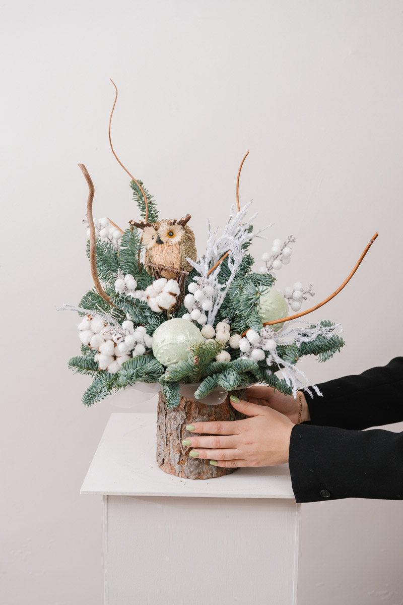 До Нового года рукой подать. Первым делом планируем поход за подарками в торговые центры. В этом году они потрясают своим ярким убранством, о котором позаботились профессиональные декораторы. Впрочем, волшебства они добавили и другим популярным владимирским локациям.