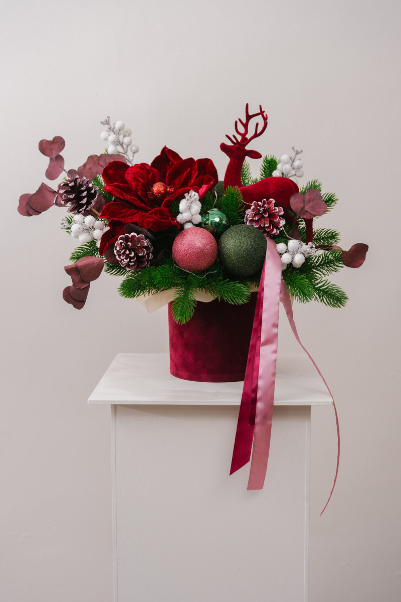 До Нового года рукой подать. Первым делом планируем поход за подарками в торговые центры. В этом году они потрясают своим ярким убранством, о котором позаботились профессиональные декораторы. Впрочем, волшебства они добавили и другим популярным владимирским локациям.