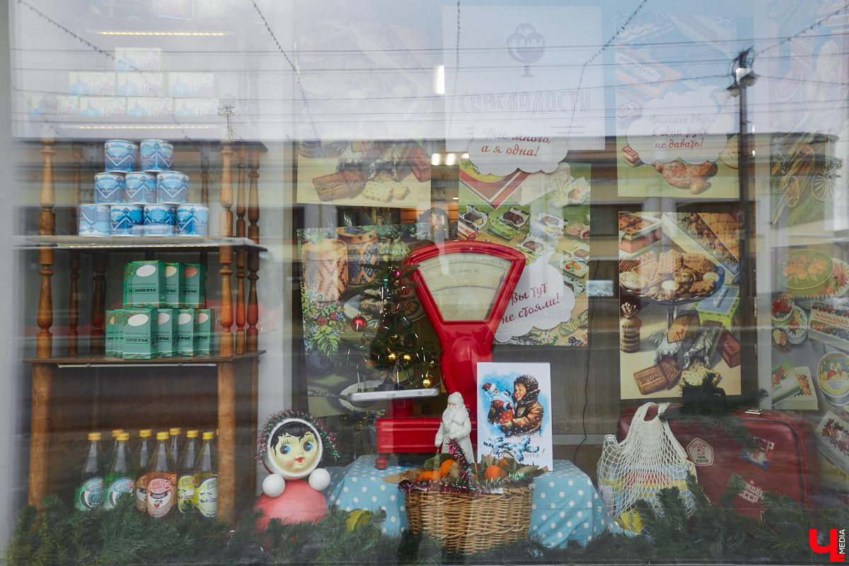 В конце XVIII века первый гражданский губернатор Пётр Лазарев задумал построить в центре несколько зданий для Приказа общественного призрения. Возведение ансамбля из главного корпуса (сейчас это дом № 24 на улице Большой Московской) и трех флигелей началось в 1789 году по проекту владимирского архитектора Алексея Вершинского. У каждого из этих объектов очень интересная история. Сегодня «Ключ-Медиа» решил уделить внимание одному из бывших флигелей Приказа общественного призрения, известного нам как дом № 26 на улице Большой Московской.