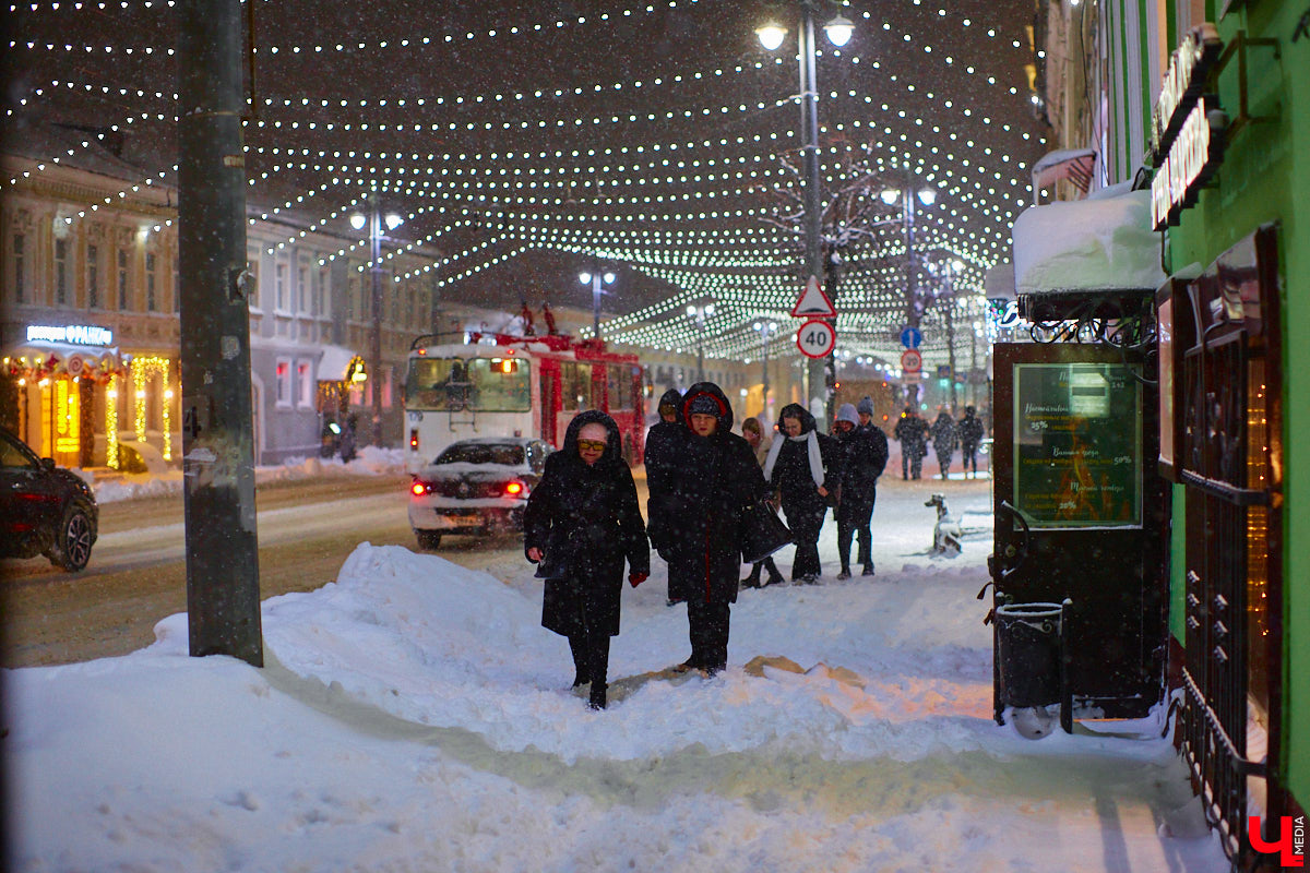 Январь 2024 года впечатлит даже тех, кто привык к метеосюрпризам. Согласно прогнозу, жителям Владимирской области стоит приготовиться к трипу из оттепели в ледяное царство и обратно. От поездки не отказаться, так что дружно садимся в этот погодный поезд и наблюдаем за происходящим через пассажирское окно.