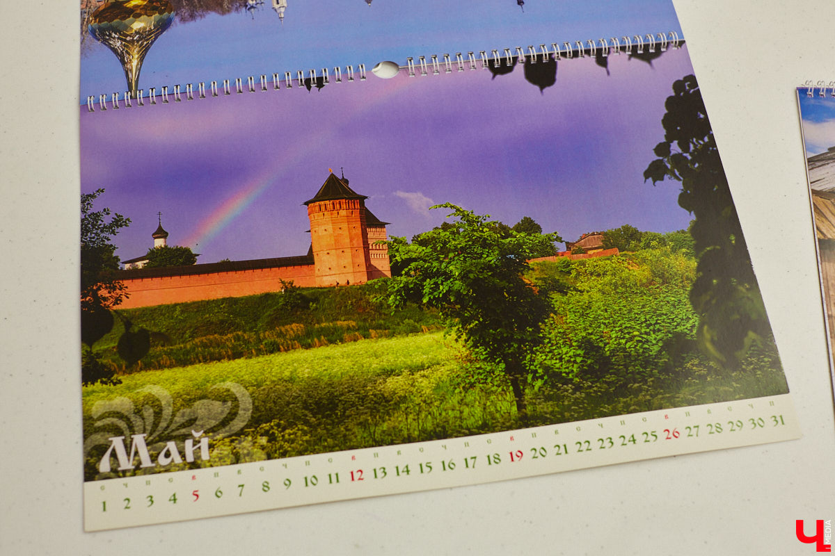 Борис Пучков выпустил календарь на 2024 год со снимками Суздаля. В сборник вошли 15 работ фотографа, сделанные в разное время и в разных местах. «Ключ-Медиа» поближе разглядел издание, ставшее подарком к тысячелетию города-музея.