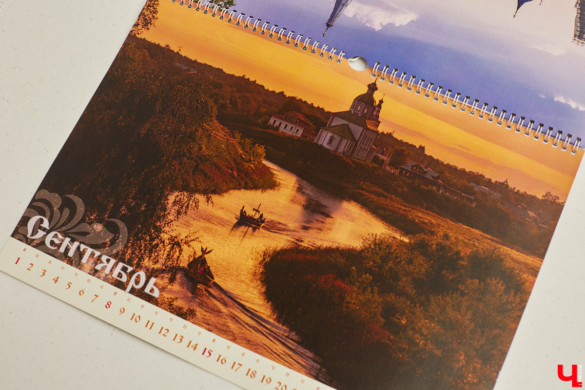 Борис Пучков выпустил календарь на 2024 год со снимками Суздаля. В сборник вошли 15 работ фотографа, сделанные в разное время и в разных местах. «Ключ-Медиа» поближе разглядел издание, ставшее подарком к тысячелетию города-музея.