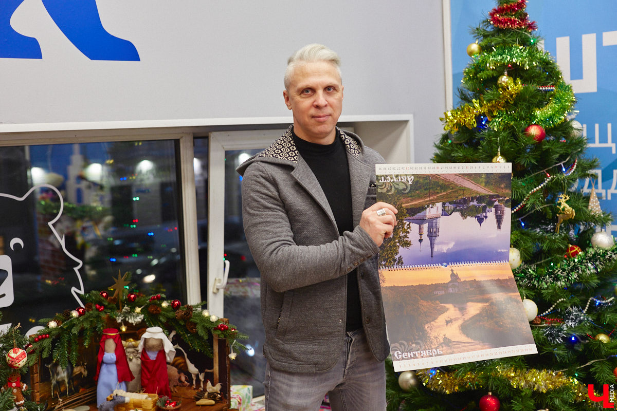 Борис Пучков выпустил календарь на 2024 год со снимками Суздаля. В сборник вошли 15 работ фотографа, сделанные в разное время и в разных местах. «Ключ-Медиа» поближе разглядел издание, ставшее подарком к тысячелетию города-музея.