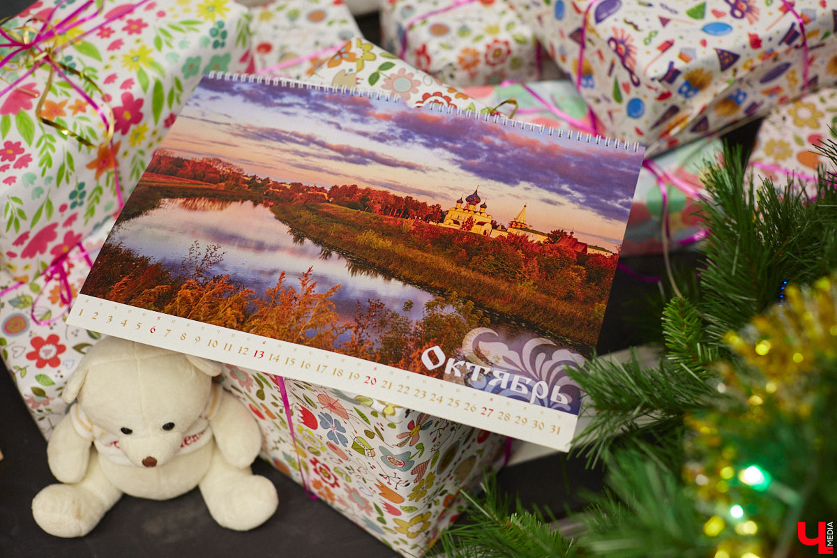 Борис Пучков выпустил календарь на 2024 год со снимками Суздаля. В сборник вошли 15 работ фотографа, сделанные в разное время и в разных местах. «Ключ-Медиа» поближе разглядел издание, ставшее подарком к тысячелетию города-музея.