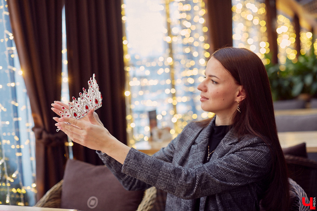 В конце прошлого года Анна Виноградова заняла первое место в областном конкурсе красоты и милосердия. А еще была избрана на нем королевой в специальной номинации от «Ключ-Медиа». Мы побеседовали с этой очаровательной жительницей Владимира и узнали, что дает участие в подобных проектах, каковы ее дальнейшие планы и как реагировать на негативные комментарии в свой адрес.