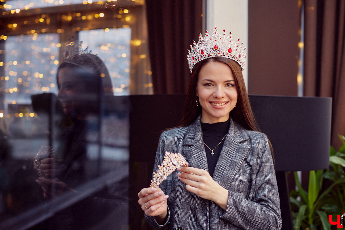 В конце прошлого года Анна Виноградова заняла первое место в областном конкурсе красоты и милосердия. А еще была избрана на нем королевой в специальной номинации от «Ключ-Медиа». Мы побеседовали с этой очаровательной жительницей Владимира и узнали, что дает участие в подобных проектах, каковы ее дальнейшие планы и как реагировать на негативные комментарии в свой адрес.