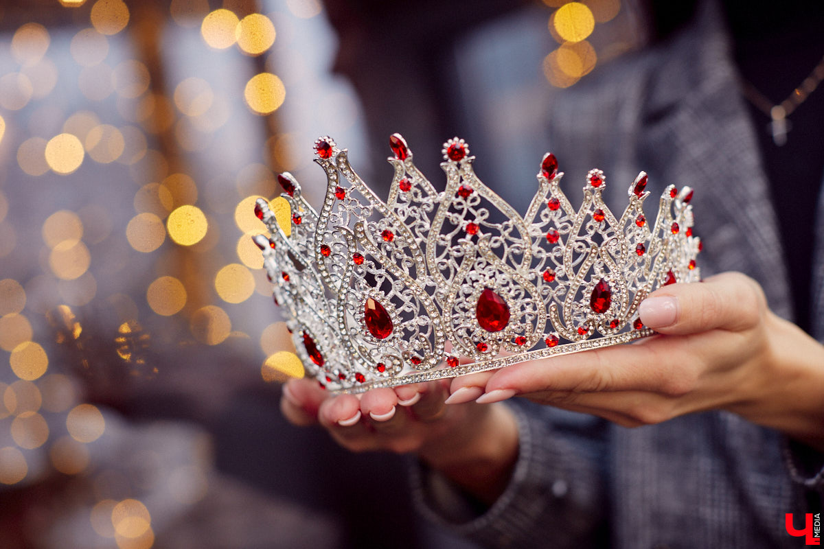 В конце прошлого года Анна Виноградова заняла первое место в областном конкурсе красоты и милосердия. А еще была избрана на нем королевой в специальной номинации от «Ключ-Медиа». Мы побеседовали с этой очаровательной жительницей Владимира и узнали, что дает участие в подобных проектах, каковы ее дальнейшие планы и как реагировать на негативные комментарии в свой адрес.