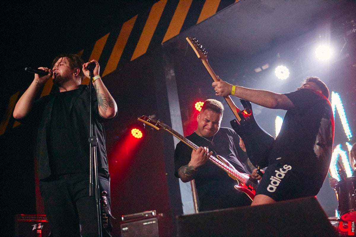 С момента нашего последнего разговора с «Аймсори» с командой произошло много всего: выступление на федеральном фестивале «YLETAЙ-2023», договор с лейблом «Союз», мини-тур по городам России, выход долгожданного альбома. Наконец, в декабре группе исполнилось два года. Ну чем не повод вновь пообщаться с ребятами?