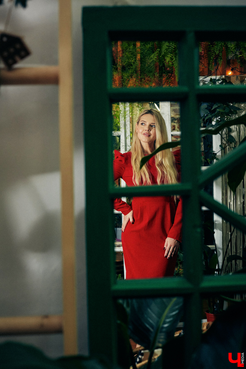 Эта девушка, без сомнения, яркая и творческая личность. А потому и наряды она выбирает себе под стать. Аутфиты отражают ее черты характера. Рассказываем, под какое настроение они были созданы и для каких ситуаций подходят.