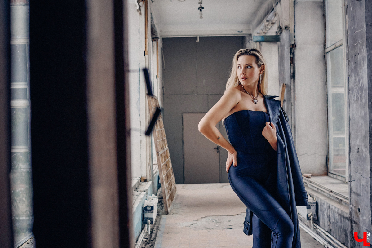 Эта девушка, без сомнения, яркая и творческая личность. А потому и наряды она выбирает себе под стать. Аутфиты отражают ее черты характера. Рассказываем, под какое настроение они были созданы и для каких ситуаций подходят.