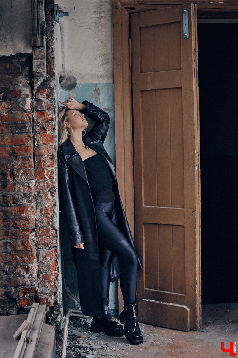 Эта девушка, без сомнения, яркая и творческая личность. А потому и наряды она выбирает себе под стать. Аутфиты отражают ее черты характера. Рассказываем, под какое настроение они были созданы и для каких ситуаций подходят.