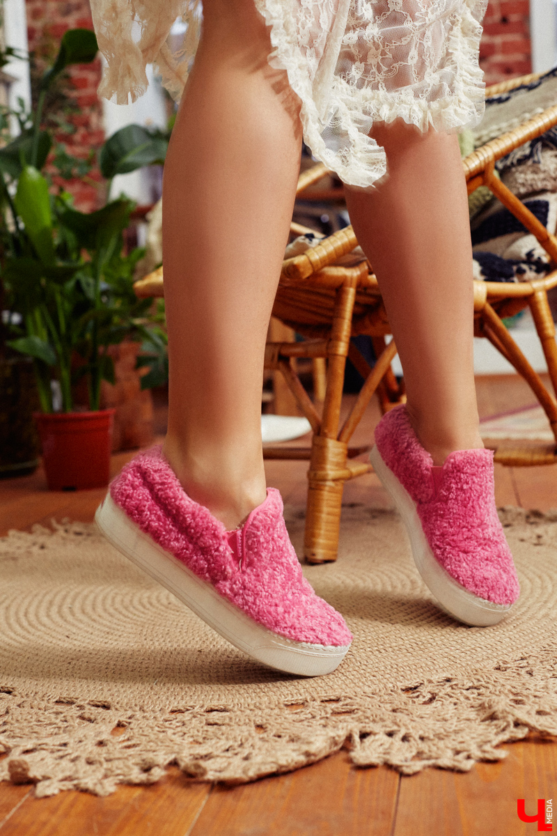 Эта девушка, без сомнения, яркая и творческая личность. А потому и наряды она выбирает себе под стать. Аутфиты отражают ее черты характера. Рассказываем, под какое настроение они были созданы и для каких ситуаций подходят.