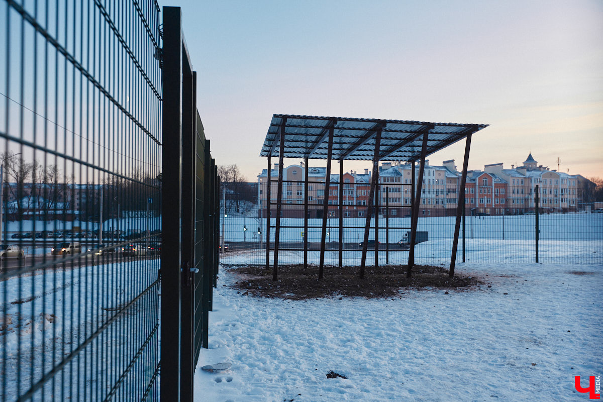 В областной столице регулярно появляются спортивные зоны и детские площадки, а вот централизованных территорий для выгула и дрессировки собак дефицит. За пару лет было построено несколько парков в разных районах города. Оценить существующую дог-инфраструктуру «Ключ-Медиа» попросил владимирского кинолога.