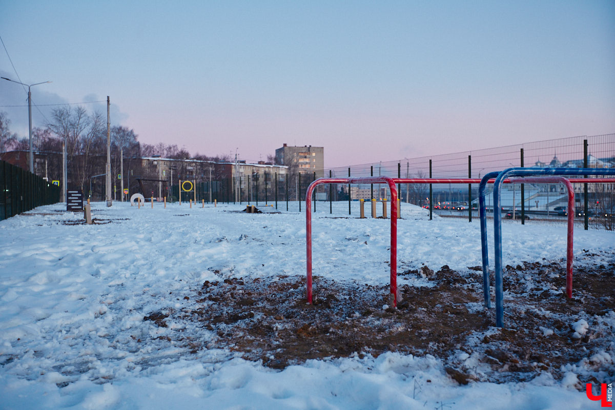 В областной столице регулярно появляются спортивные зоны и детские площадки, а вот централизованных территорий для выгула и дрессировки собак дефицит. За пару лет было построено несколько парков в разных районах города. Оценить существующую дог-инфраструктуру «Ключ-Медиа» попросил владимирского кинолога.