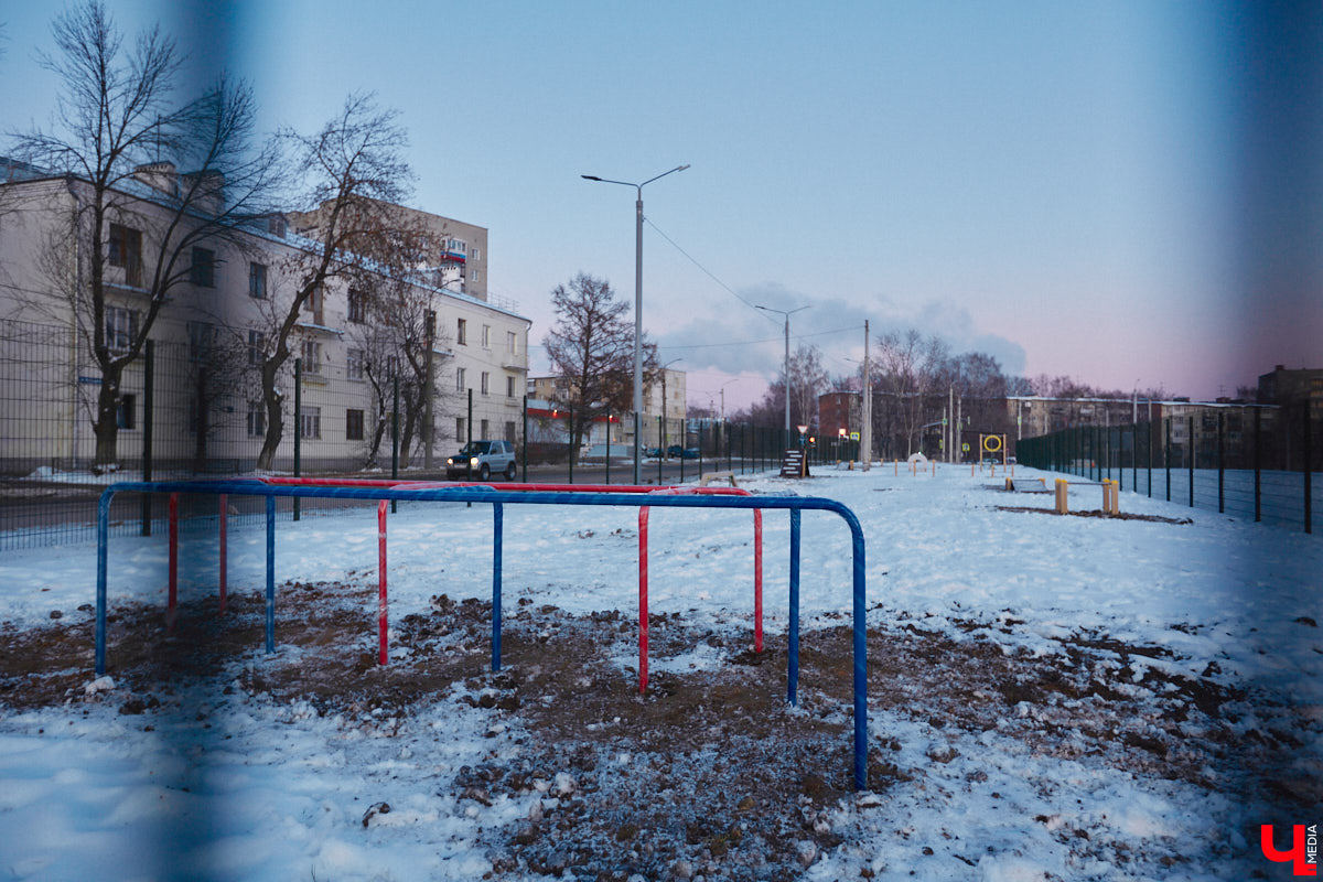 В областной столице регулярно появляются спортивные зоны и детские площадки, а вот централизованных территорий для выгула и дрессировки собак дефицит. За пару лет было построено несколько парков в разных районах города. Оценить существующую дог-инфраструктуру «Ключ-Медиа» попросил владимирского кинолога.