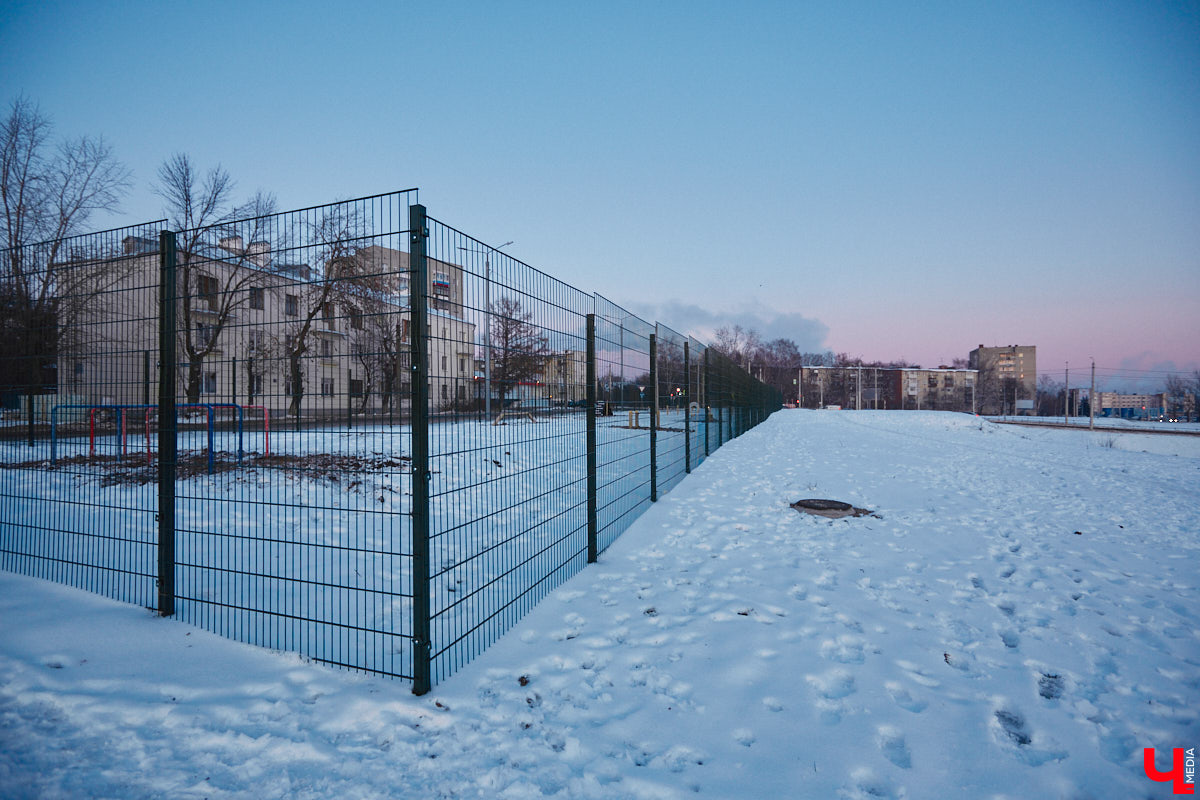 В областной столице регулярно появляются спортивные зоны и детские площадки, а вот централизованных территорий для выгула и дрессировки собак дефицит. За пару лет было построено несколько парков в разных районах города. Оценить существующую дог-инфраструктуру «Ключ-Медиа» попросил владимирского кинолога.