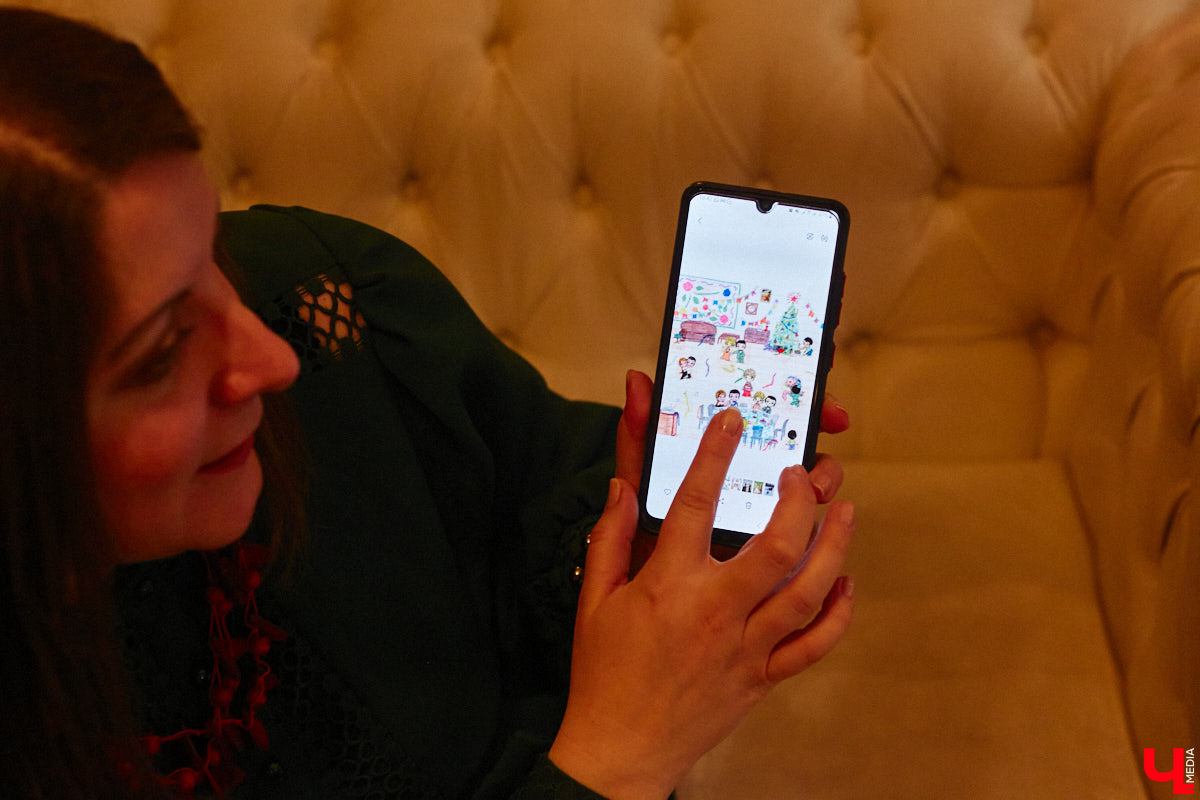 Жительница Владимира собрала огромное количество пластиковых кредиток. Сейчас у девушки больше тысячи банковских карт оригинальных дизайнов. И найти повторяющиеся образцы не получится, все в единственном экземпляре. «Ключ-Медиа» первым рассмотрел эту коллекцию.