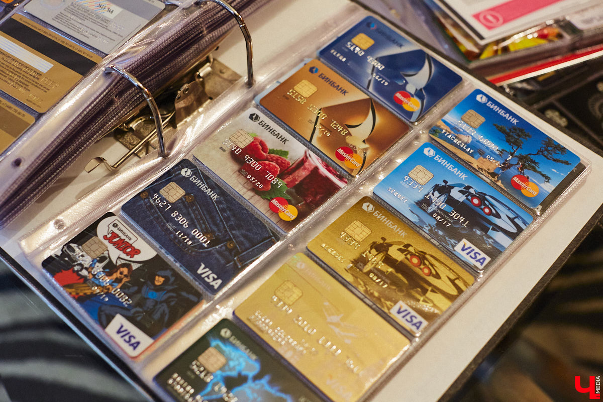 Жительница Владимира собрала огромное количество пластиковых кредиток. Сейчас у девушки больше тысячи банковских карт оригинальных дизайнов. И найти повторяющиеся образцы не получится, все в единственном экземпляре. «Ключ-Медиа» первым рассмотрел эту коллекцию.