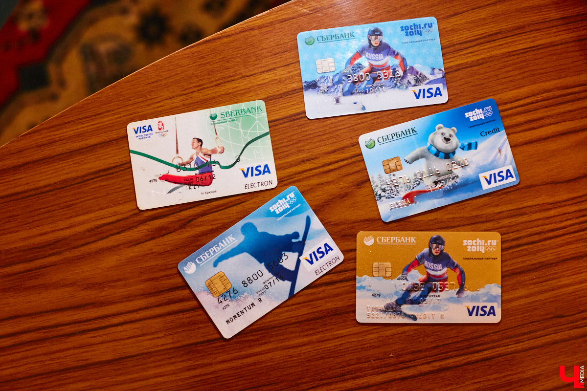 Жительница Владимира собрала огромное количество пластиковых кредиток. Сейчас у девушки больше тысячи банковских карт оригинальных дизайнов. И найти повторяющиеся образцы не получится, все в единственном экземпляре. «Ключ-Медиа» первым рассмотрел эту коллекцию.