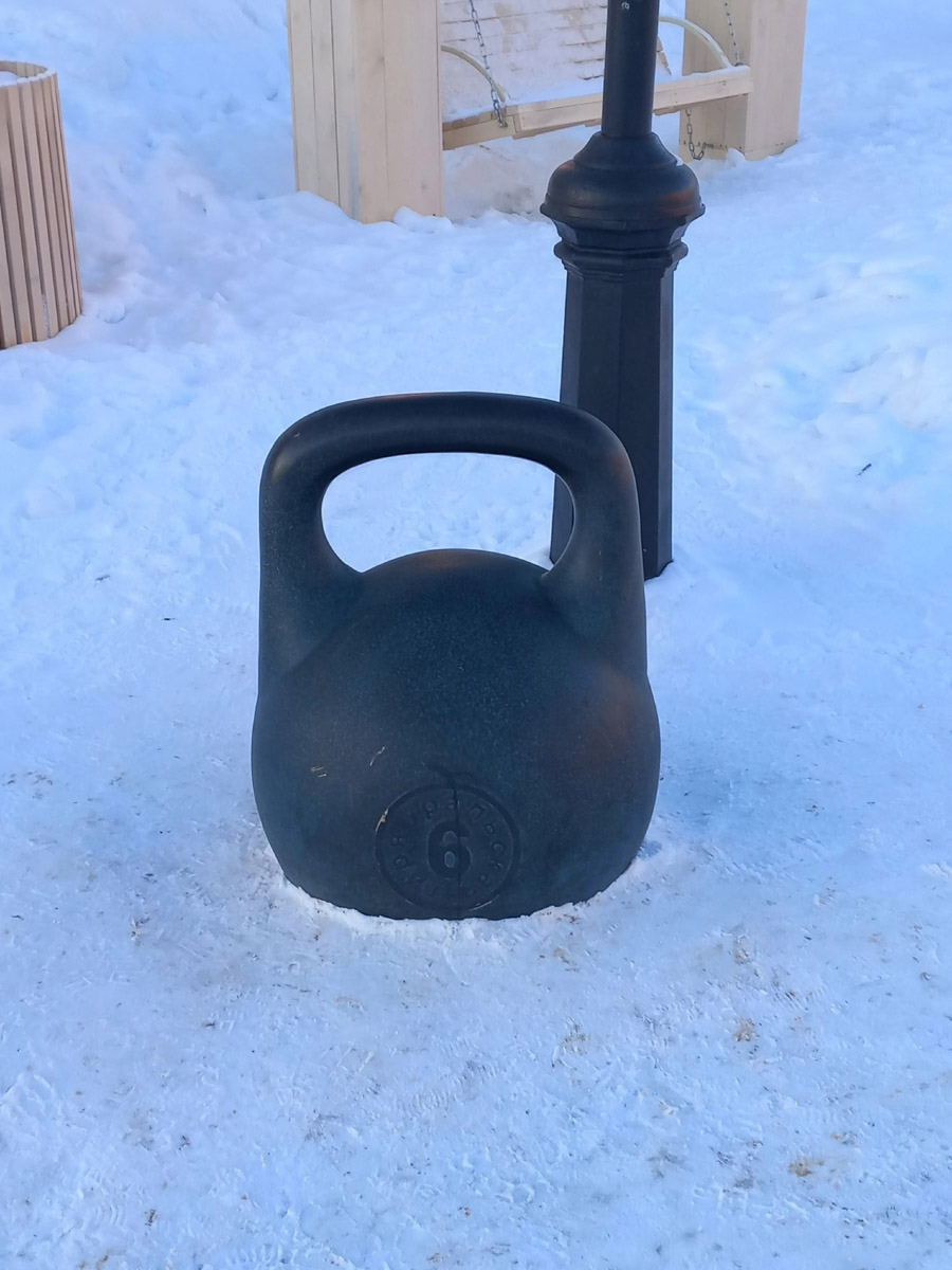 Всего за один месяц в городах нашего региона открыли несколько новых арт-объектов. Так, в Муроме установили скульптурную композицию местных жителей 19 века, а в Гусь-Хрустальном — двухметровую фигуру стеклодува. В Юрьеве-Польском же поселились персонажи известного фильма «Золотой теленок».