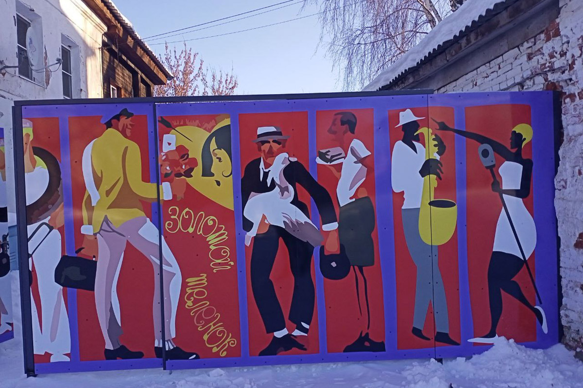 Всего за один месяц в городах нашего региона открыли несколько новых арт-объектов. Так, в Муроме установили скульптурную композицию местных жителей 19 века, а в Гусь-Хрустальном — двухметровую фигуру стеклодува. В Юрьеве-Польском же поселились персонажи известного фильма «Золотой теленок».