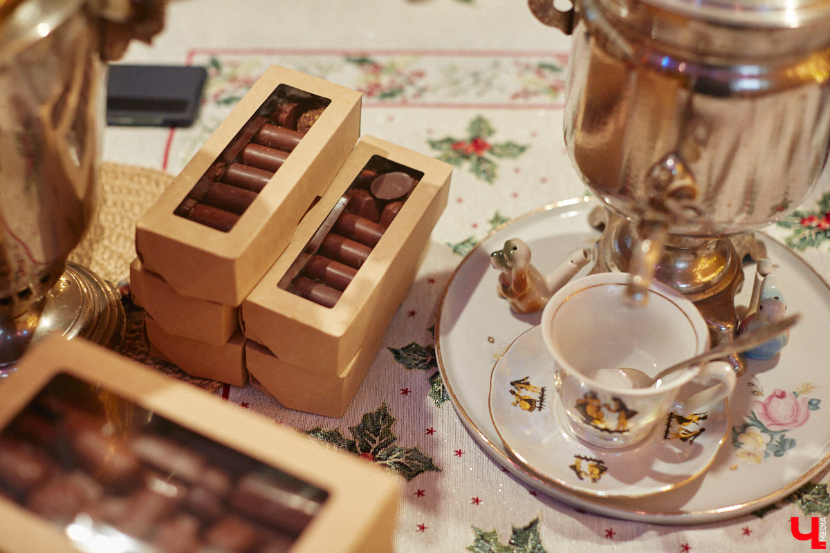 Экспериментаторы, фермеры и агрожурналисты Галина и Эдуард Кошевец подчинились требованиям деревенского дома, создали образцовое хозяйство полного цикла и вывели свою формулу счастья. Ну а мы заглянули в гости к  ним в особняк, расположенный на территории усадьбы Грибоедовых.  