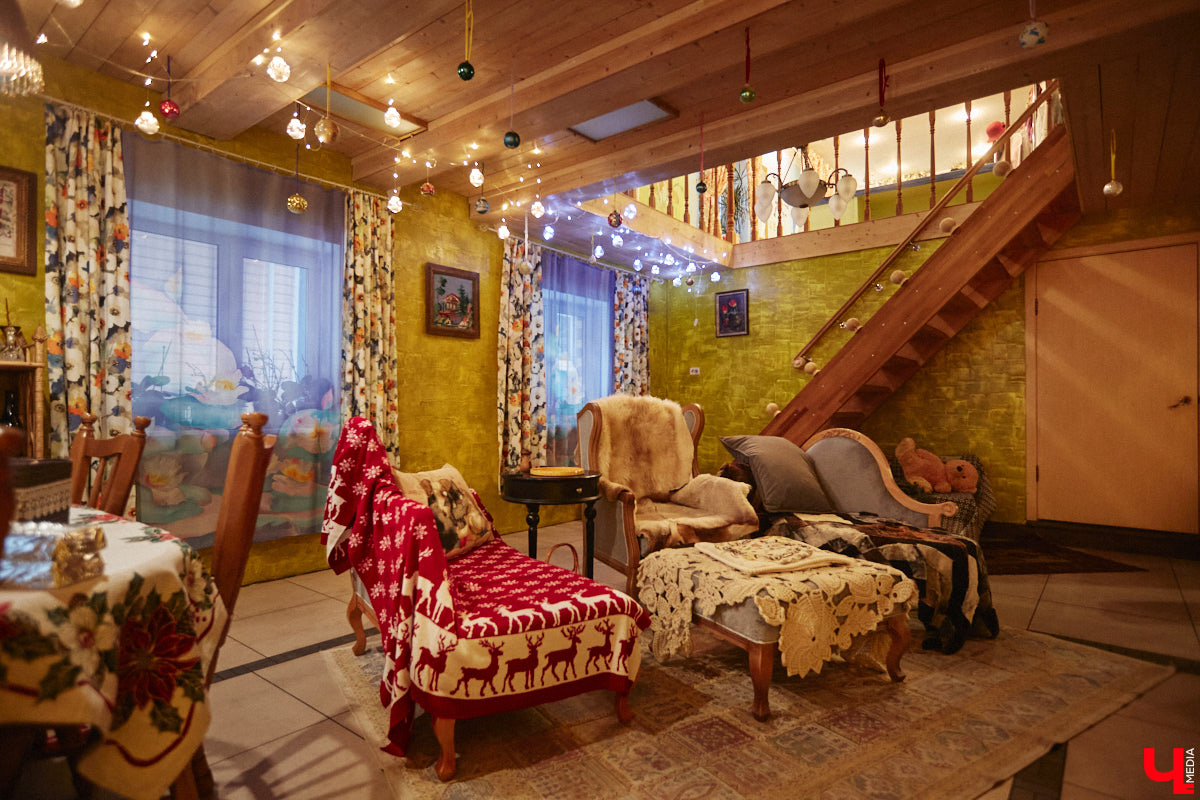 Экспериментаторы, фермеры и агрожурналисты Галина и Эдуард Кошевец подчинились требованиям деревенского дома, создали образцовое хозяйство полного цикла и вывели свою формулу счастья. Ну а мы заглянули в гости к  ним в особняк, расположенный на территории усадьбы Грибоедовых.  