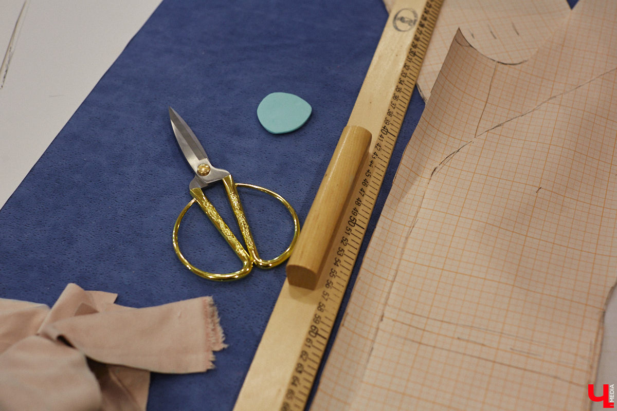 Экспериментаторы, фермеры и агрожурналисты Галина и Эдуард Кошевец подчинились требованиям деревенского дома, создали образцовое хозяйство полного цикла и вывели свою формулу счастья. Ну а мы заглянули в гости к  ним в особняк, расположенный на территории усадьбы Грибоедовых.  