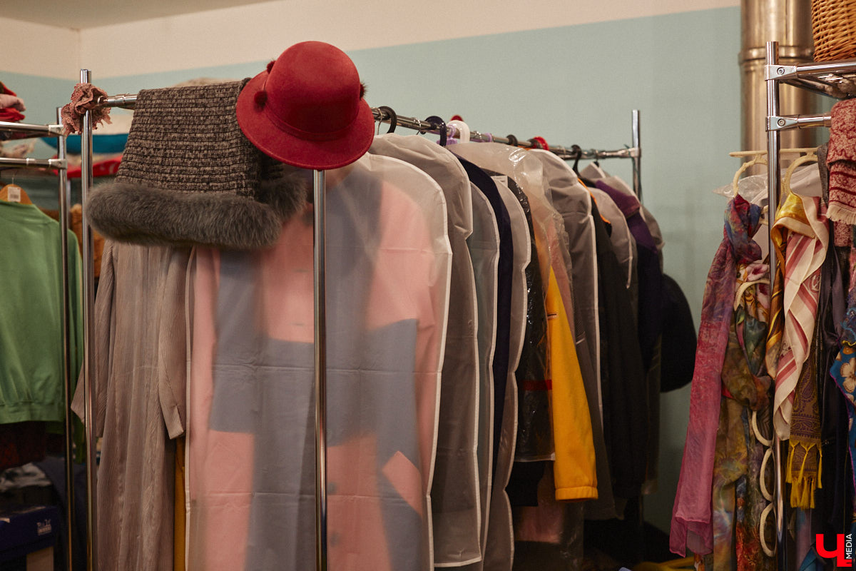 Экспериментаторы, фермеры и агрожурналисты Галина и Эдуард Кошевец подчинились требованиям деревенского дома, создали образцовое хозяйство полного цикла и вывели свою формулу счастья. Ну а мы заглянули в гости к  ним в особняк, расположенный на территории усадьбы Грибоедовых.  