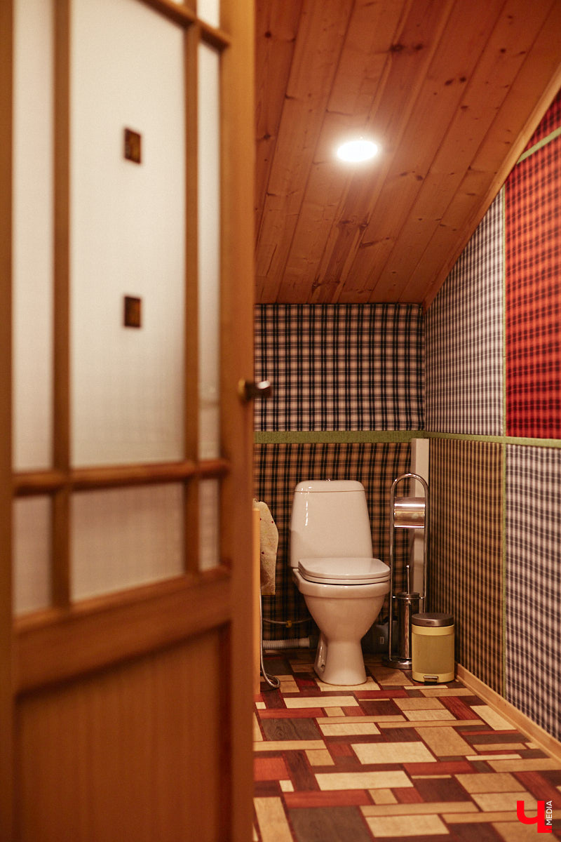 Экспериментаторы, фермеры и агрожурналисты Галина и Эдуард Кошевец подчинились требованиям деревенского дома, создали образцовое хозяйство полного цикла и вывели свою формулу счастья. Ну а мы заглянули в гости к  ним в особняк, расположенный на территории усадьбы Грибоедовых.  